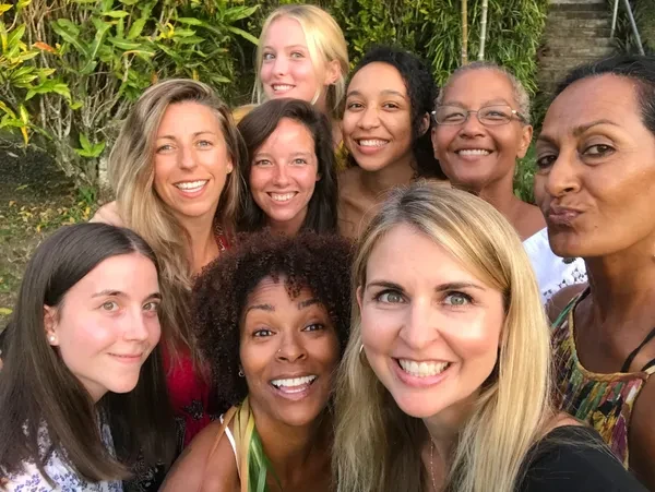 Leslie L Harrington with her students at the yoga coaching in Fiji